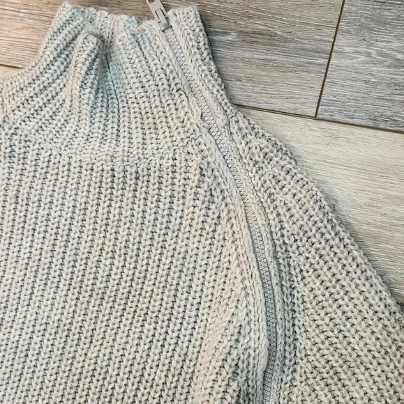 Karl Lagerfield light grey turtleneck long sleeve hi low knit wool blend sweater - Picture 3 of 9